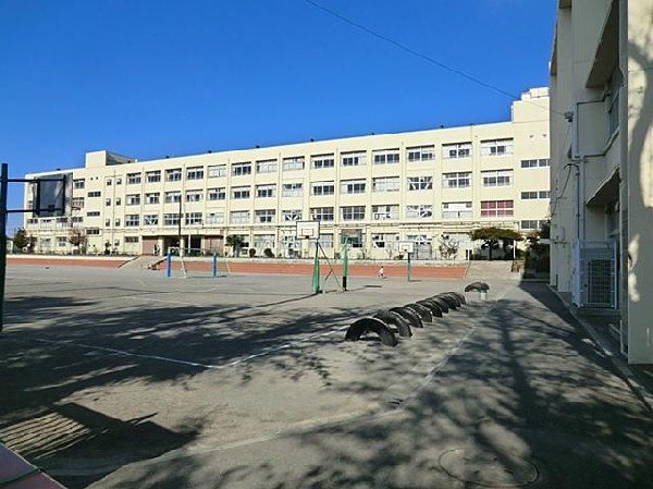 下永谷小学校(下永谷小学校まで450m)