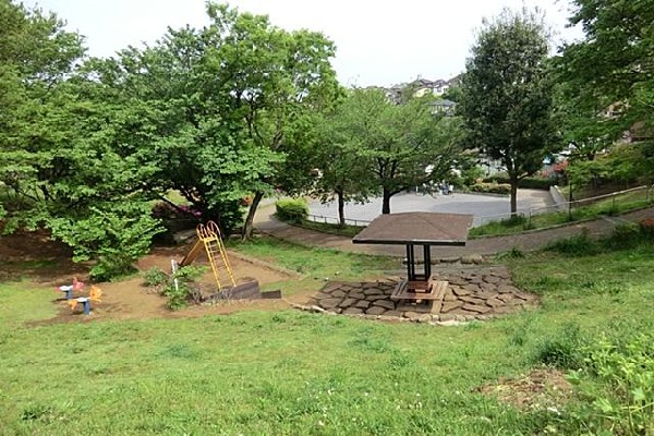 鎌谷町公園(鎌谷町公園まで400m)