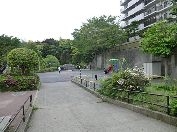 上大岡東一丁目公園(上大岡東一丁目公園まで350m 公園近くでお子様も安心して遊べます♪)