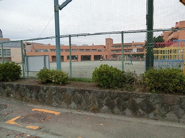 横浜市立荏田南小学校(横浜市立荏田南小学校まで350m)