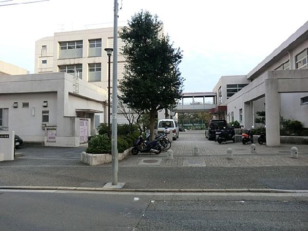 横浜市立仏向小学校(横浜市立仏向小学校まで450m)