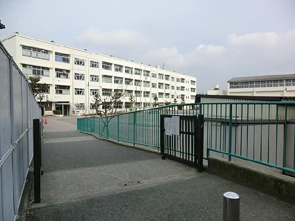 横浜市立笹野台小学校(横浜市立笹野台小学校まで350m)