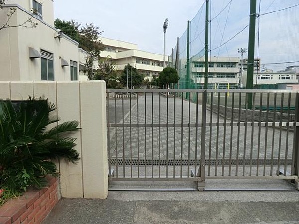 横浜市立鶴見中学校(横浜市立鶴見中学校まで1300m)