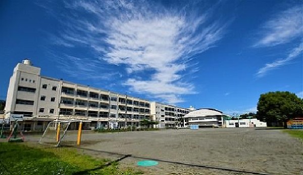 横浜市立本郷小学校(横浜市立本郷小学校まで750m)