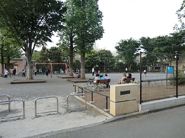 馬場四丁目公園(馬場四丁目公園まで750m)