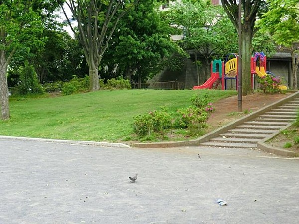 権太坂三丁目公園(権太坂三丁目公園まで140m)