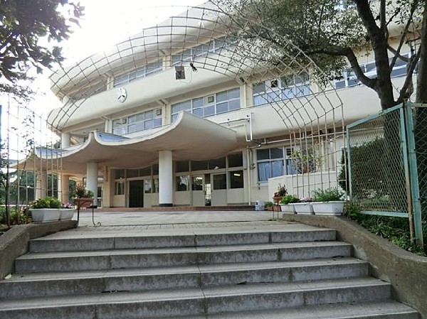 横浜市立上の宮中学校(横浜市立上の宮中学校まで850m)