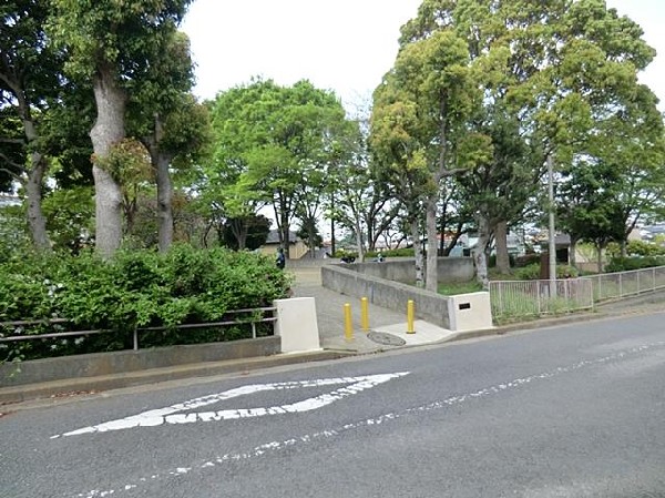 下永谷八木第二公園(下永谷八木第二公園まで450m)