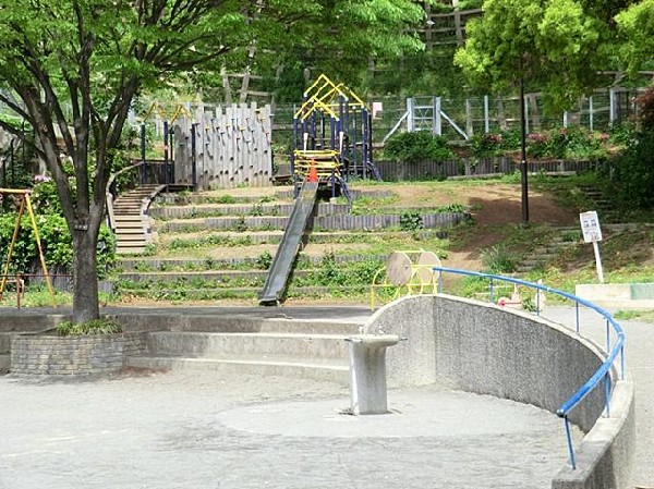 三ッ沢下町公園(三ッ沢下町公園まで450m)