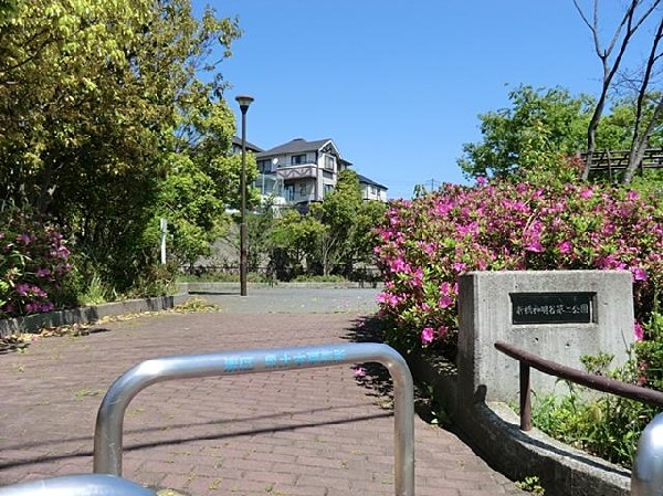 新橋神明谷第二公園(新橋神明谷第二公園まで300m)