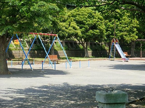 六浦第四公園(六浦第四公園まで400m)