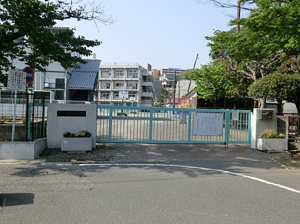 横浜市立六浦小学校(横浜市立六浦小学校まで100ｍ)