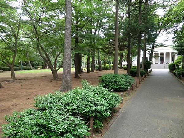 大倉山公園(大倉山公園まで650m)