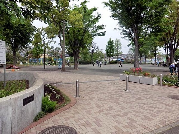 長津田柳下公園(長津田柳下公園まで500m)