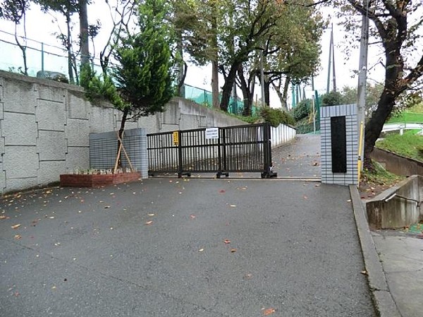 横浜市立都田中学校(横浜市立都田中学校まで700m)