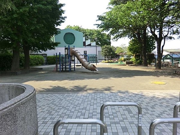 清水ケ丘ふれあい公園(清水ケ丘ふれあい公園まで800m)