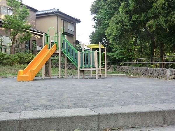 本郷三丁目公園(本郷三丁目公園まで750ｍ)