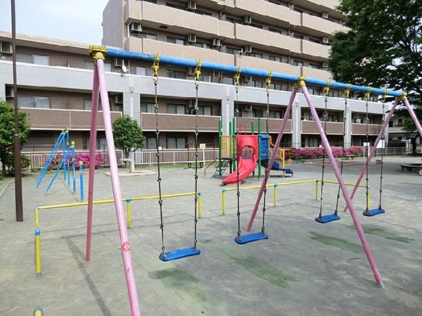 綱島上町中央公園(綱島上町中央公園まで650m 公園近くでお子様も安心して遊べます♪)