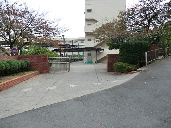 横浜市立西柴中学校