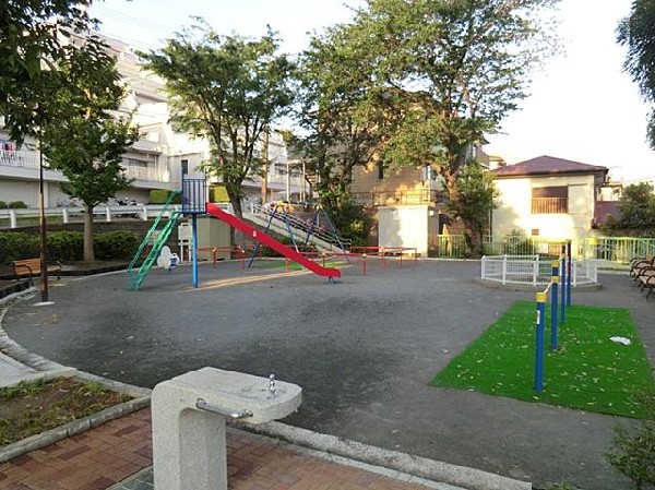 上永谷半在家公園(上永谷半在家公園まで400m)