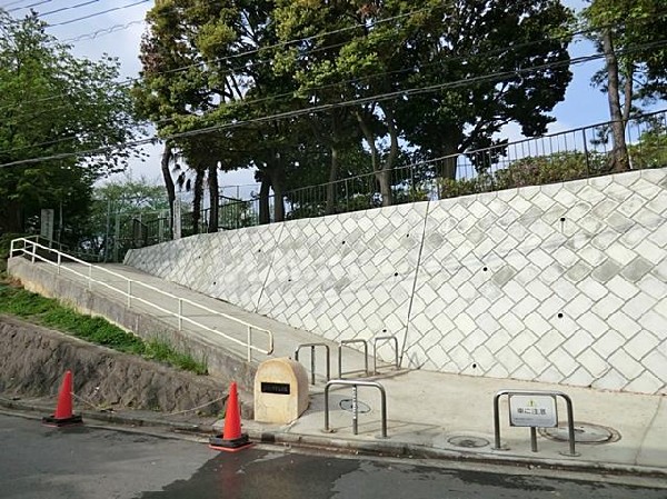 しらとり台第三公園(しらとり台第三公園まで350m)