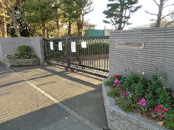 横浜市立大正小学校(横浜市立大正小学校まで350m)