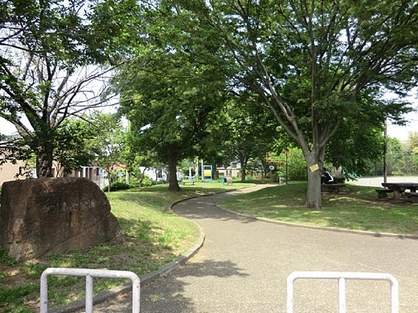 西川島町公園(西川島町公園まで550m)