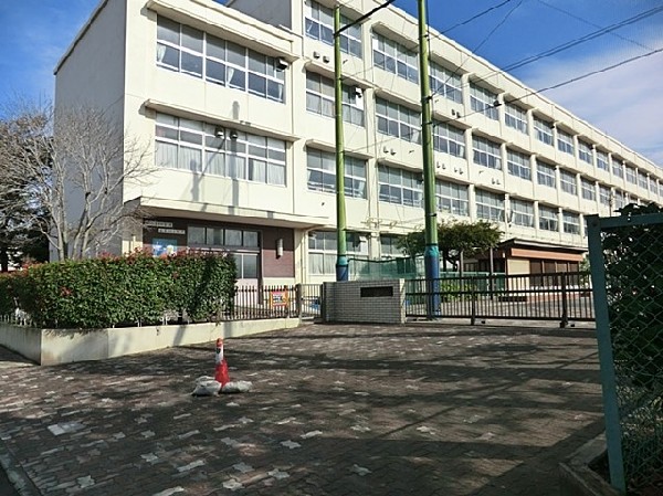 横浜市立新吉田小学校(横浜市立新吉田小学校まで550ｍ)