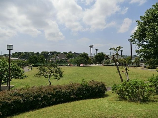 新杉田公園(新杉田公園まで300m)