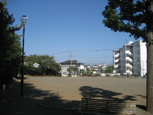 三王山公園(三王山公園まで446m 公園も近く、自然と触れあえる環境が近くにあります♪)