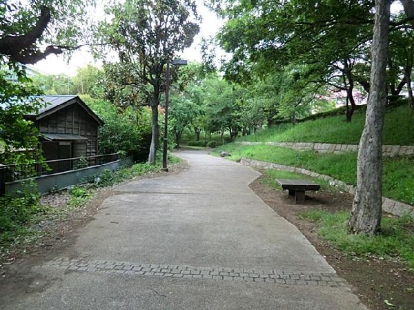 鶴ヶ峰公園(鶴ヶ峰公園まで34m)
