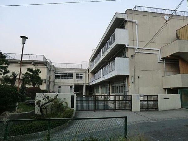 横浜市立岡津中学校(横浜市立岡津中学校まで700m)