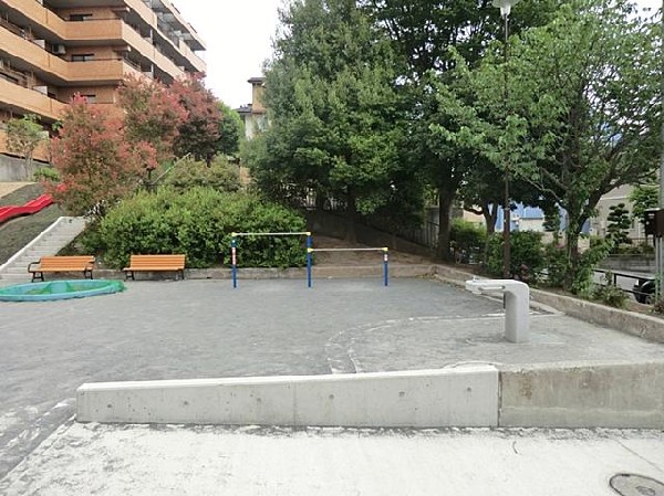 北寺尾第四公園(北寺尾第四公園まで500m 公園近くでお子様も安心して遊べます♪)