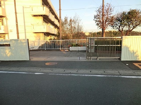 横浜市立汲沢中学校(横浜市立汲沢中学校まで1900m)