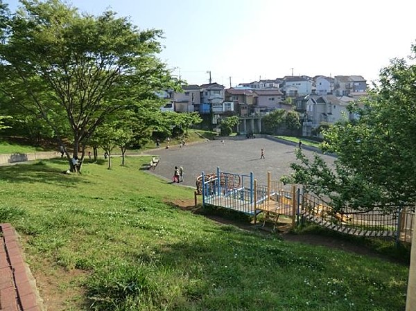 芹が谷一丁目公園(芹が谷一丁目公園まで350m)