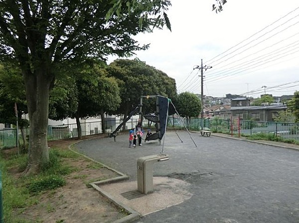 北寺尾第二公園(北寺尾第二公園まで550m)