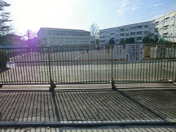 横浜市立小雀小学校(横浜市立小雀小学校まで900m)
