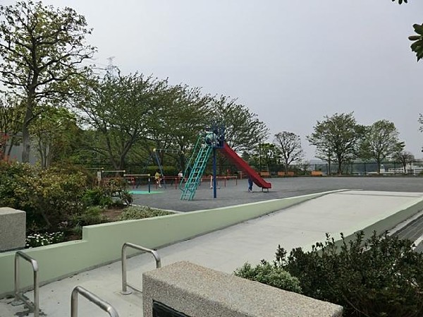 上柏尾第三公園(上柏尾第三公園まで700m)