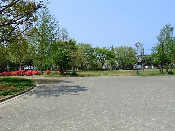 本郷台中央公園(本郷台中央公園まで100m)