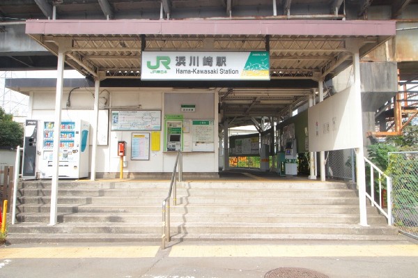 浜川崎駅(鶴見線と南武支線の乗換駅。駅舎は昭和の初期の雰囲気です。)
