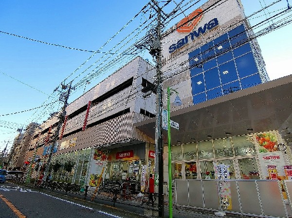SANWA百合ヶ丘A館　(地域に密着した食品スーパーマーケットとして、魅力ある店舗づくりを進めている。)