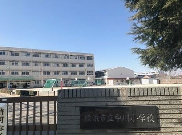 中川小学校  (明治7年に大棚学舎として創立以来、校名、場所を何度か変えつつも140年もの長きに渡り、伝統ある小学校です。)