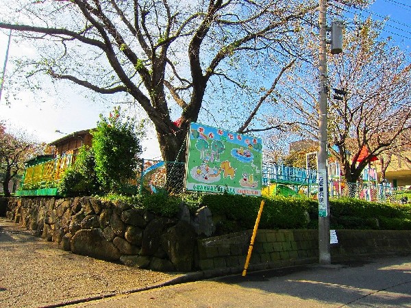 潮見台みどり幼稚園　(平成27年4月に新園舎、同年12月にグラウンドを始め、 屋外の施設が完成したことで、教育環境が更に向上しました。)