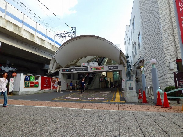 元住吉駅(元住吉」駅のブレーメン通りにはたくさんのお店が並んでおり、東横線の中でも住みやすいと評判の駅です。)
