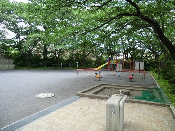 勝田公園(桜の木がたくさん植えられており、桜の季節はとても美しいです。)