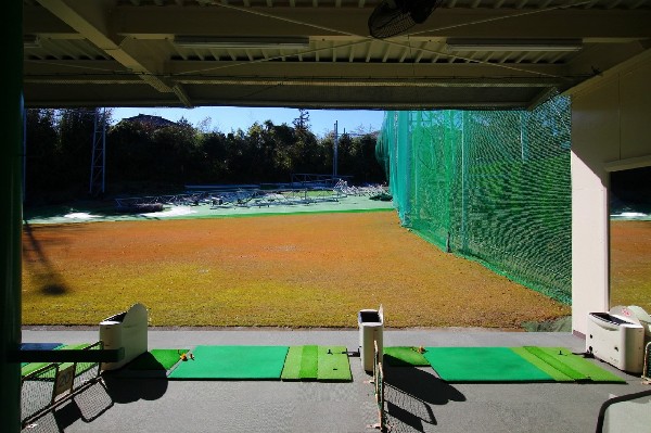 千代ヶ丘ゴルフクラブ　(ゴルフ打ちっ放し練習場です。年を重ねても出来るスポーツの代表。近くにあれば上達も間違いない。)