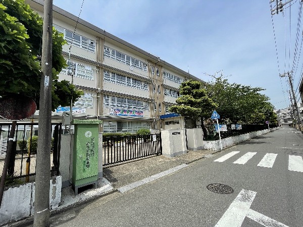 渡田中学校　(成長の過程でより濃い時間を過ごす3年間。ここで過ごす時間は、お子様にとって、とても大切な思い出となるはずです。)