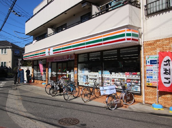 セブン‐イレブン 川崎大ヶ谷戸店(セブンミールは大好評です。今や公共料金の支払いや宅配など、色々な用途があるコンビニは必須ですね。)