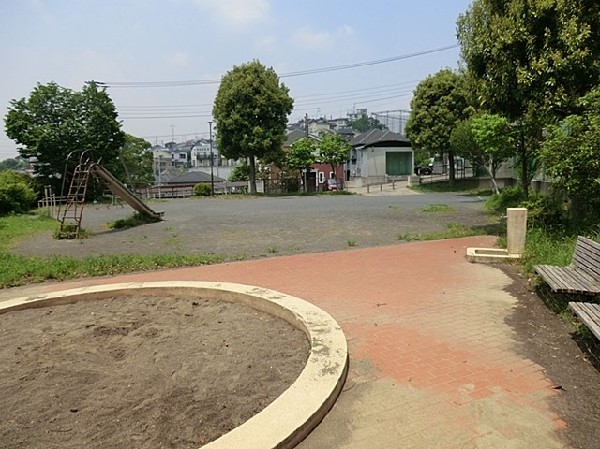 高田上耕地公園(住宅街らしく近隣には公園が複数ありますので、お子様にも嬉しい住環境です。きっと、お気に入りの公園がみつかるはずです。)