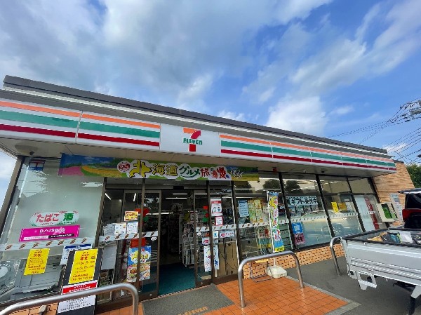 セブンイレブン川崎野川台西店(セブンミール、お弁当に定評のあるセブンイレブン、コンビニエンスの最大手ですね。)